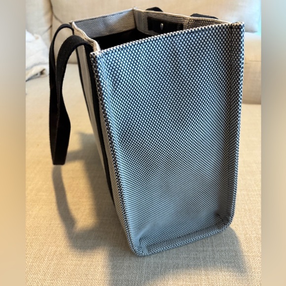 Lululemon Canvas Two Tone Tote 10L - Picture 8 of 10